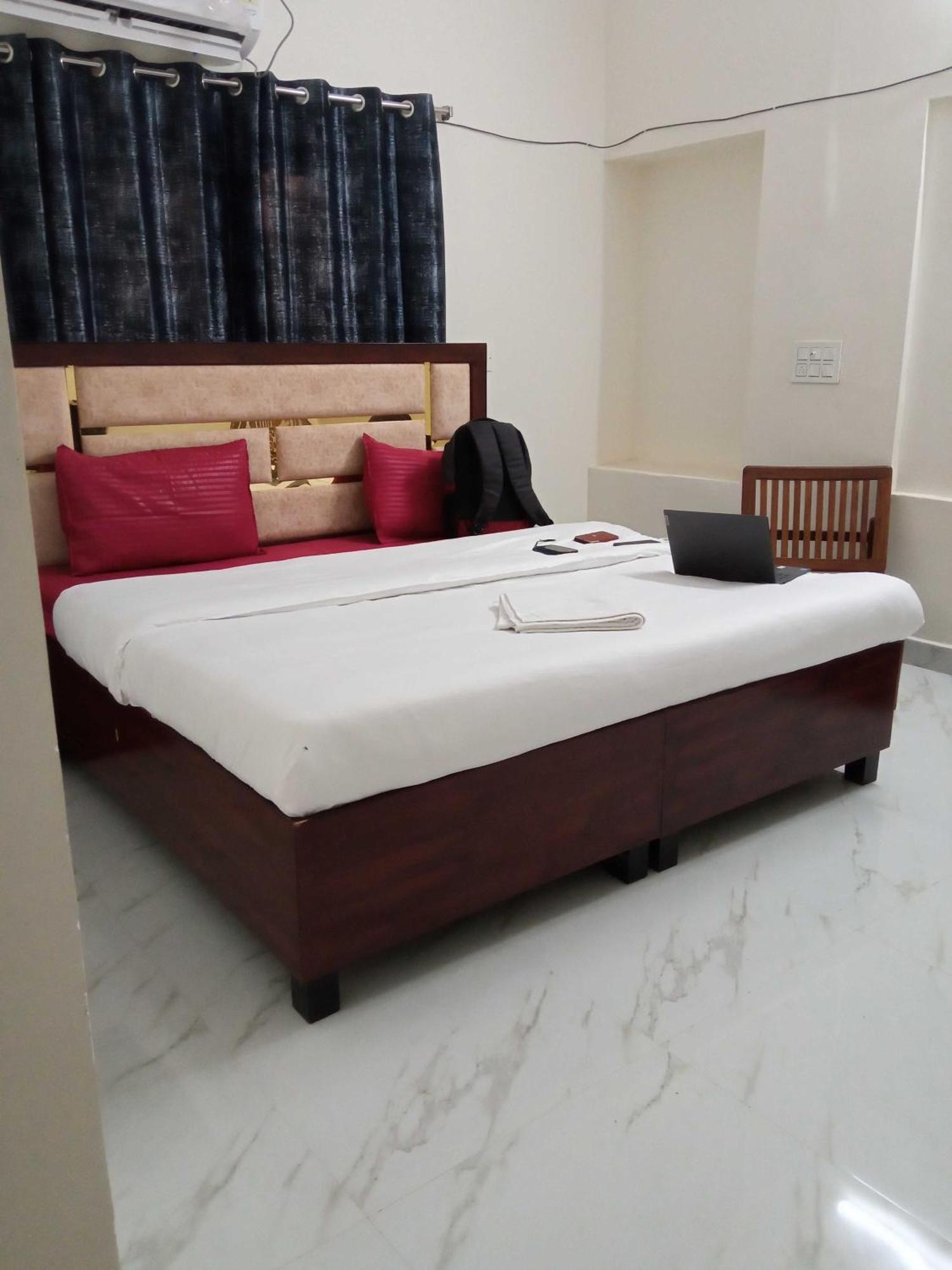 Zora Park Luxury Rooms 비사카파트남 외부 사진